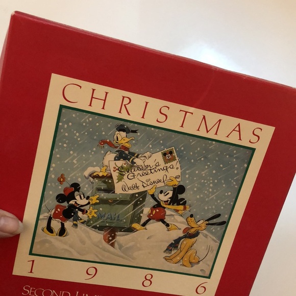 ⭐️Host Pick⭐️ - Vintage 1986 Disney Christmas plate - Picture 13 of 15
